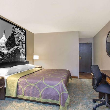 Motel Super 8 By Wyndham Waldorf Exterior foto
