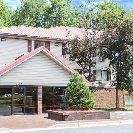 Motel Super 8 By Wyndham Waldorf Exterior foto