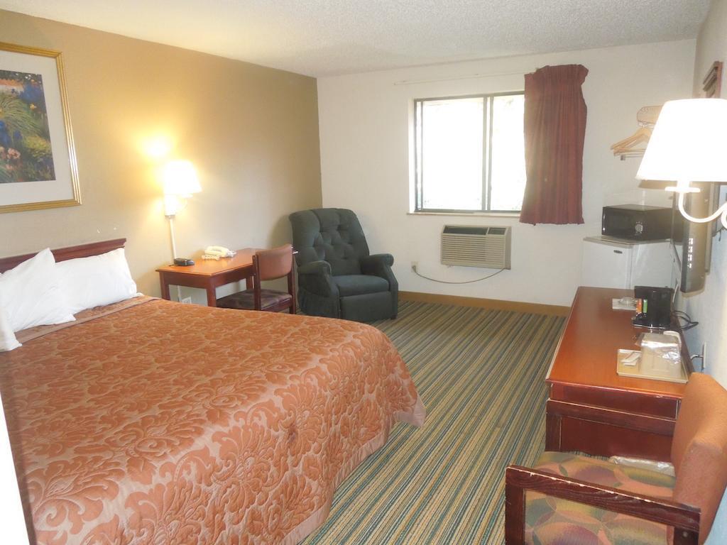 Motel Super 8 By Wyndham Waldorf Exterior foto