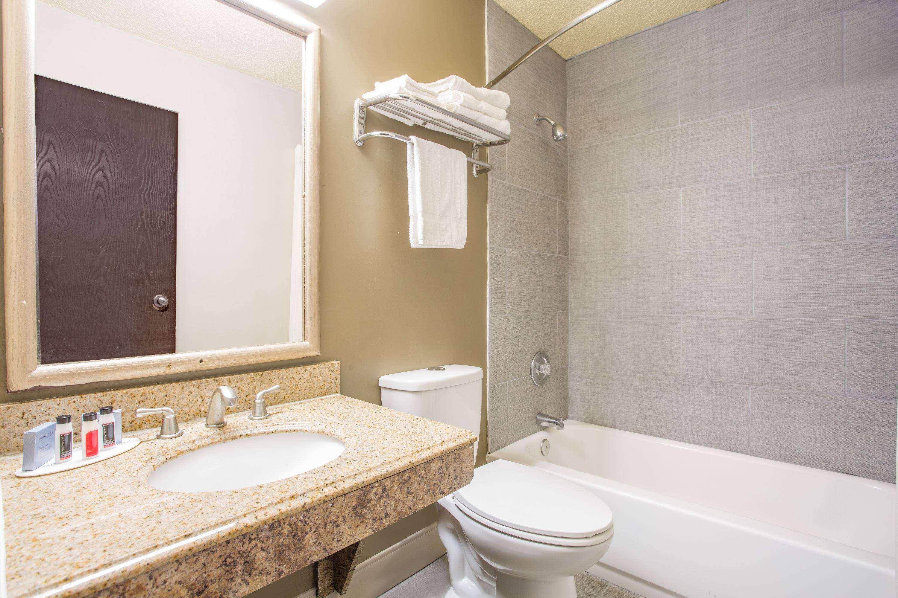 Motel Super 8 By Wyndham Waldorf Exterior foto