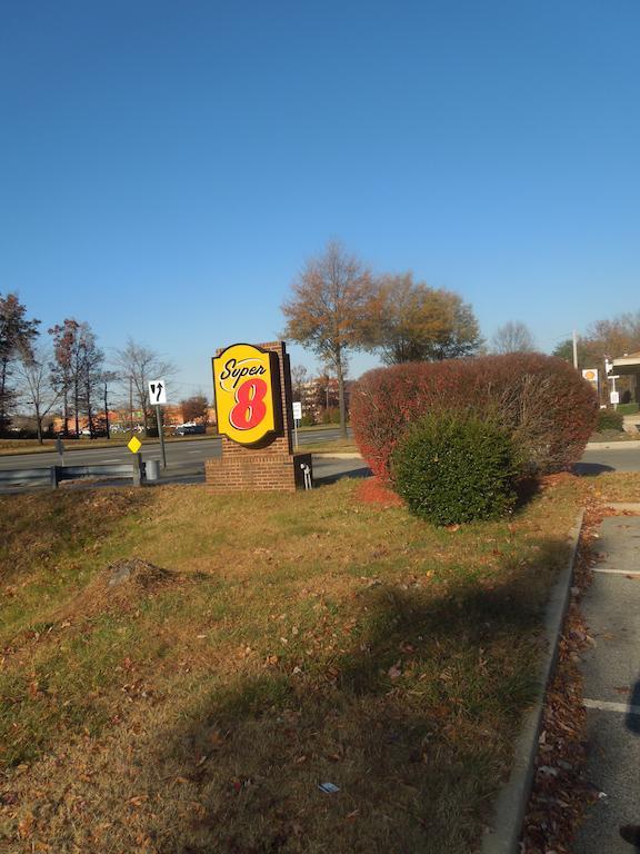 Motel Super 8 By Wyndham Waldorf Exterior foto
