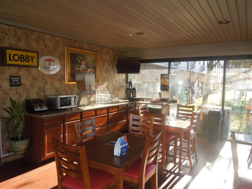Motel Super 8 By Wyndham Waldorf Exterior foto